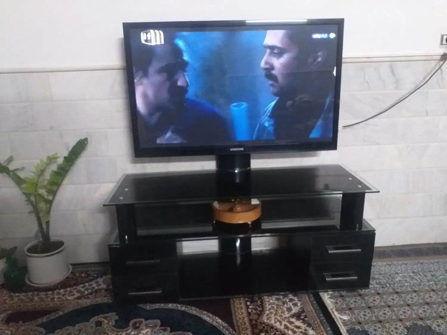 تلویزیون ومیزش|تلویزیون و پروژکتور|قم, چهل درخت|دیوار