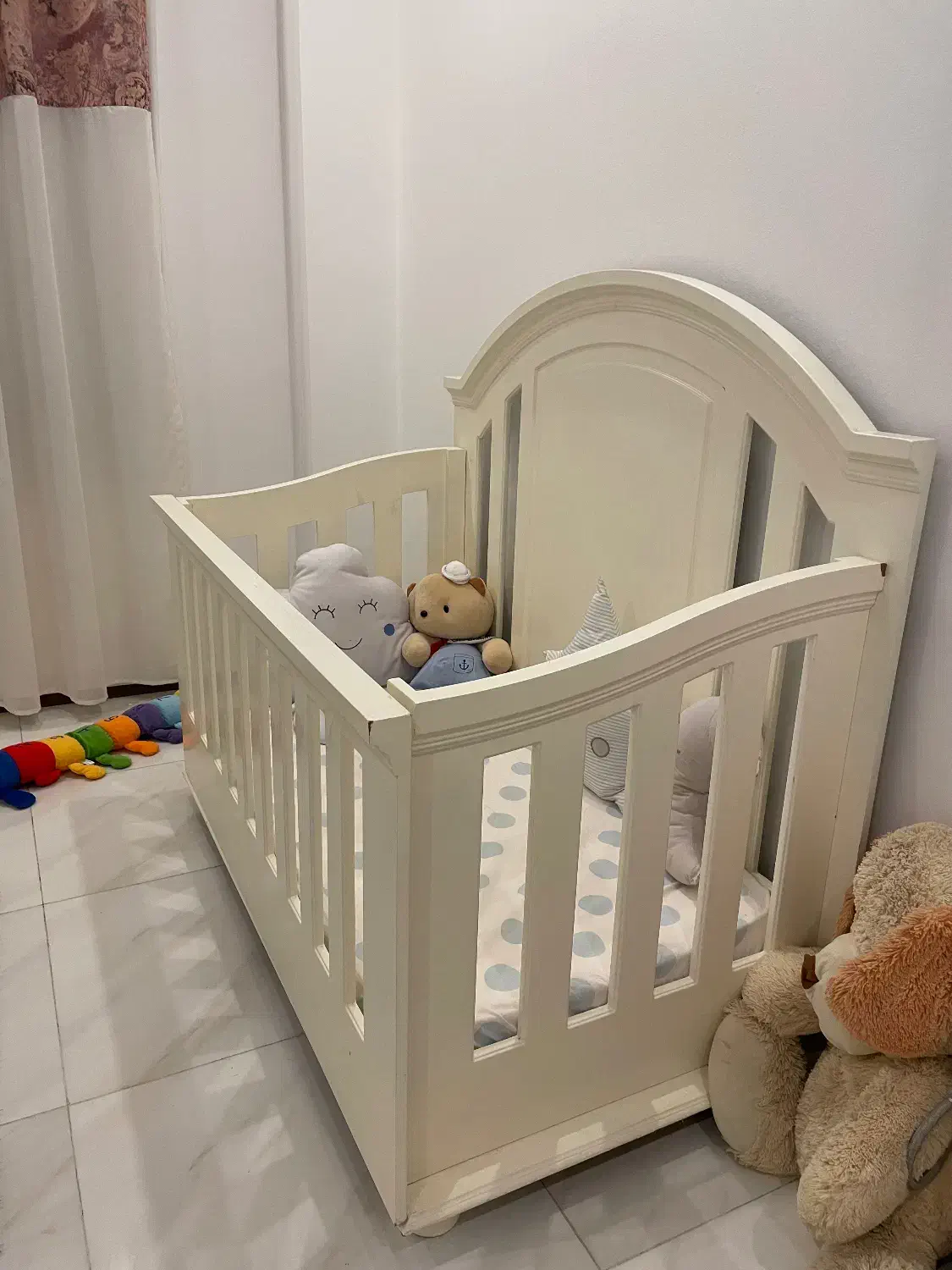 تخت خواب بچه و کمد|تخت و صندلی بچه|نور, |دیوار