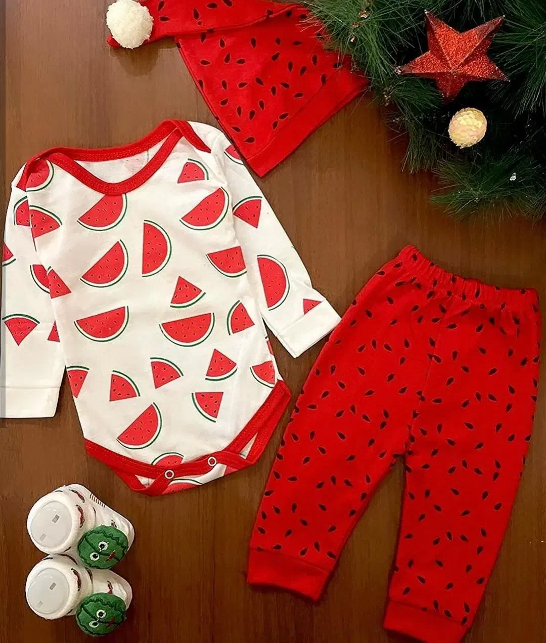 لباس نوزادی|کفش و لباس بچه|کاشان, قطب راوندی|دیوار