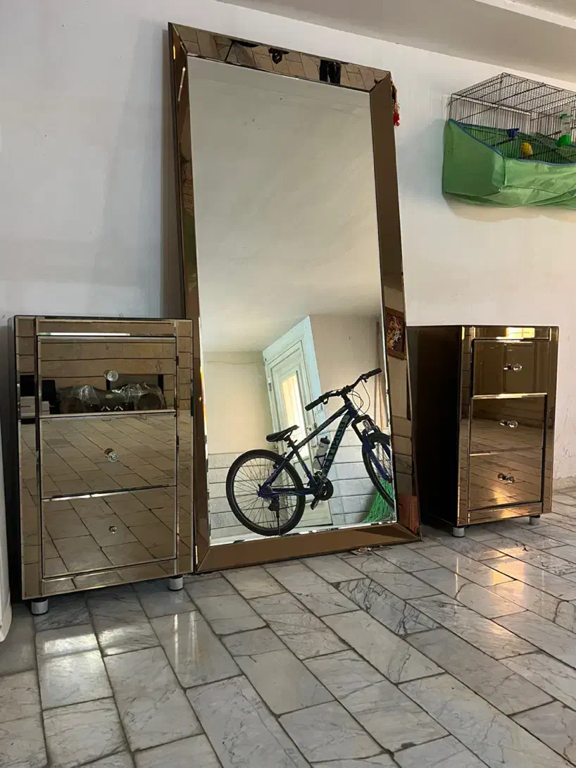 آینه و کنسول|آرایشگاه و سالن‌های زیبایی|کاشان, امیرکبیر|دیوار