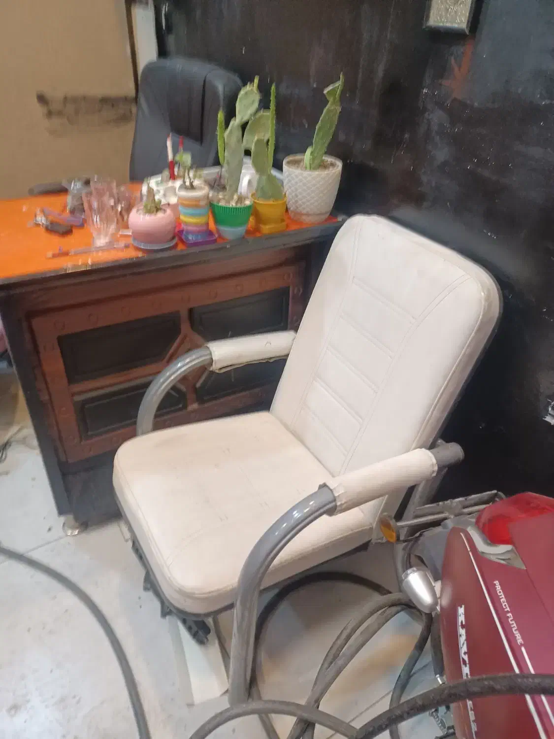 صندلی انتظار اداری سفید و بنفش|مبلمان اداری|پردیس, فاز ۱۱|دیوار