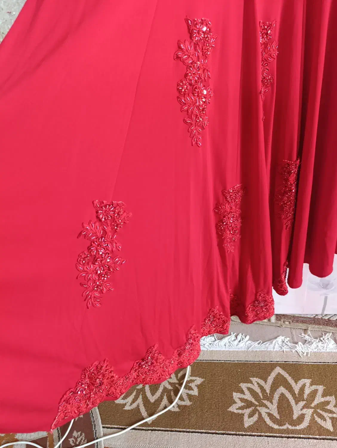 لباس مجلسی|لباس|رشت, توشیبا|دیوار