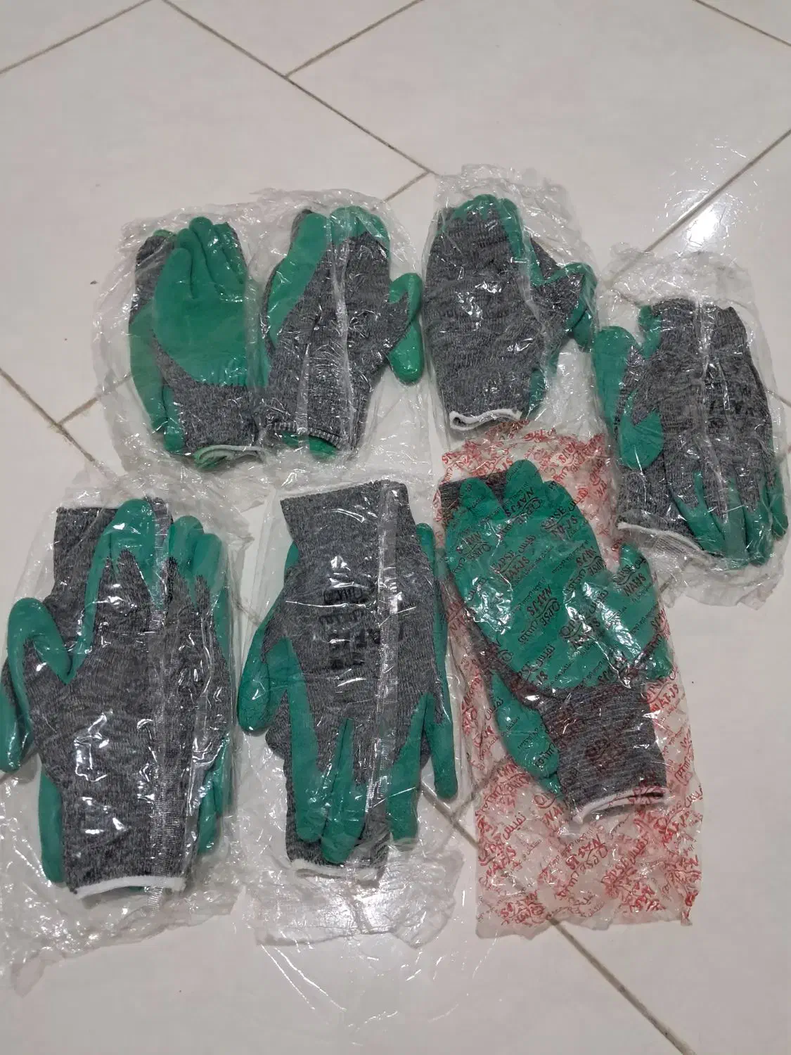 دستکشکار|ابزارآلات|مشهد, کارگران|دیوار