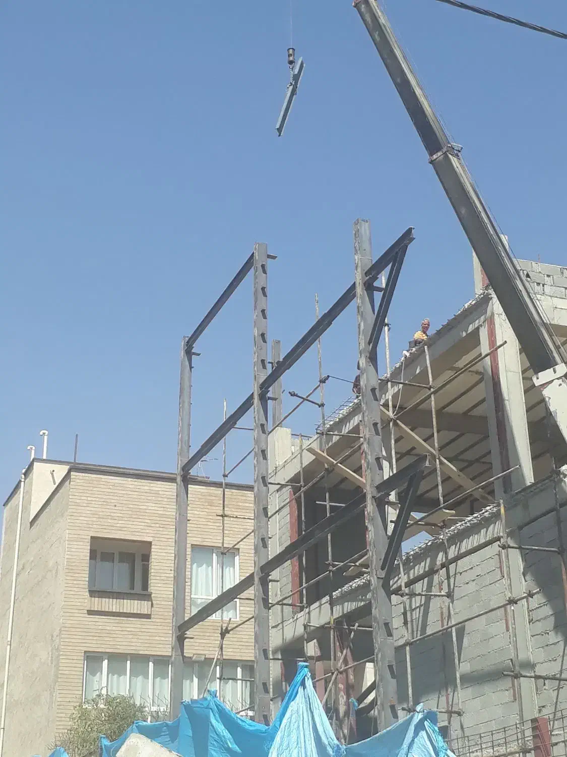 جوشکاری و آهنگری انواع اسکلت و شیروانی و سازهای|خدمات پیشه و مهارت|خمین, |دیوار