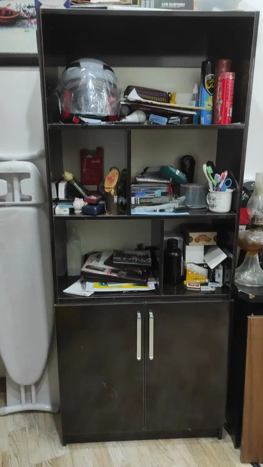 یه عدد ویترین تمیز وشیک دور شیشه ویک عدد کتابخانه|بوفه، ویترین، کنسول|لاهیجان, مهرگان|دیوار