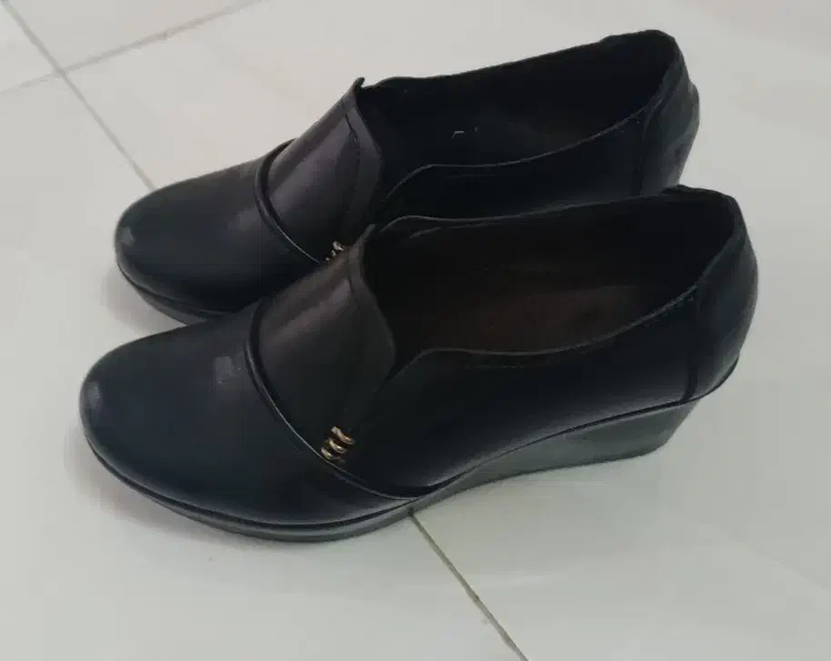 بوت وکفش|کیف، کفش، کمربند|مشکیندشت, |دیوار