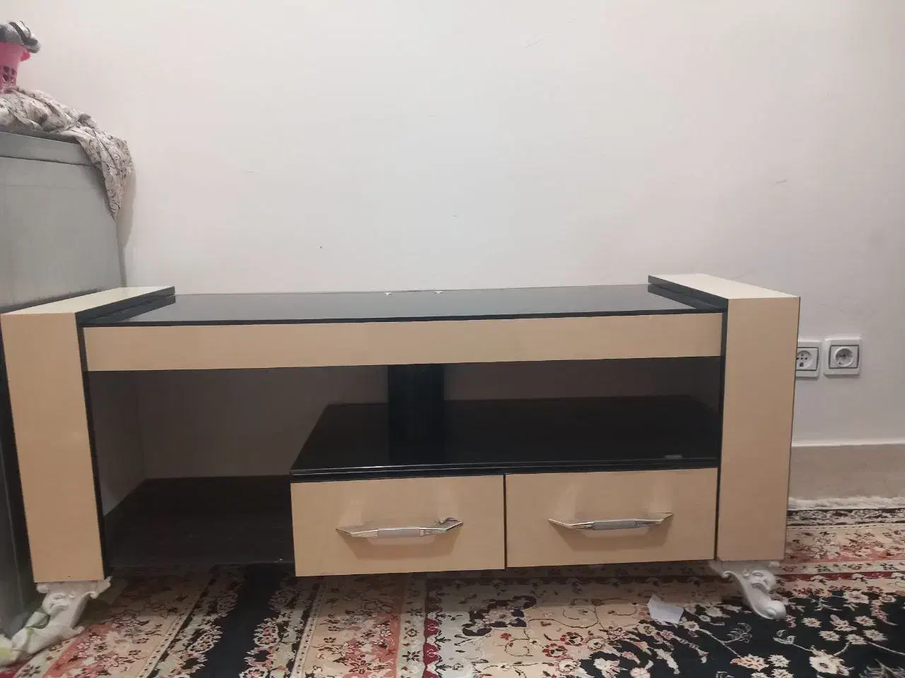 میز تلویزیون تمیز در حد نو|میز تلویزیون|کاشمر, |دیوار