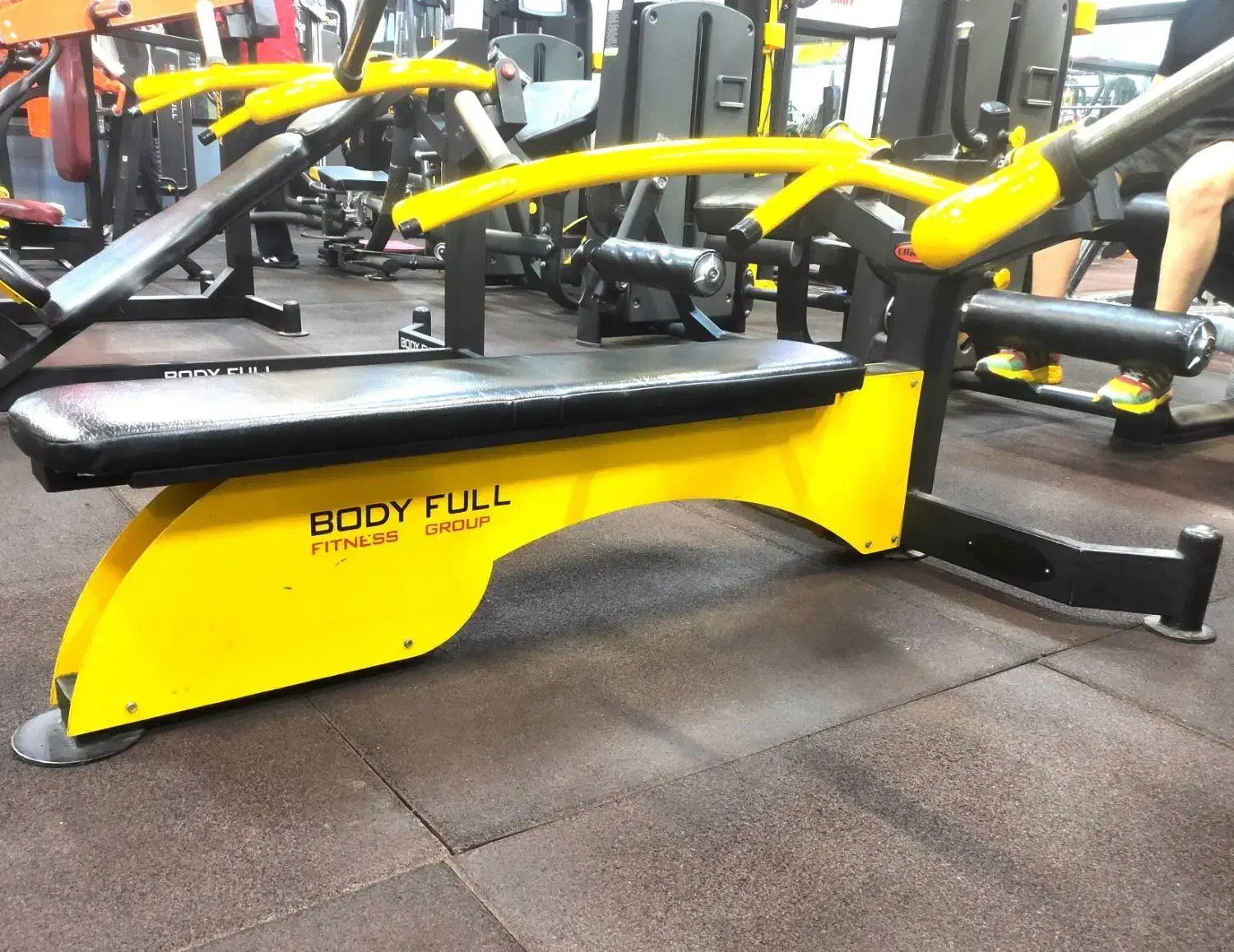 کمد و دستگاه بدنسازی|تجهیزات ورزشی|برخوار, |دیوار