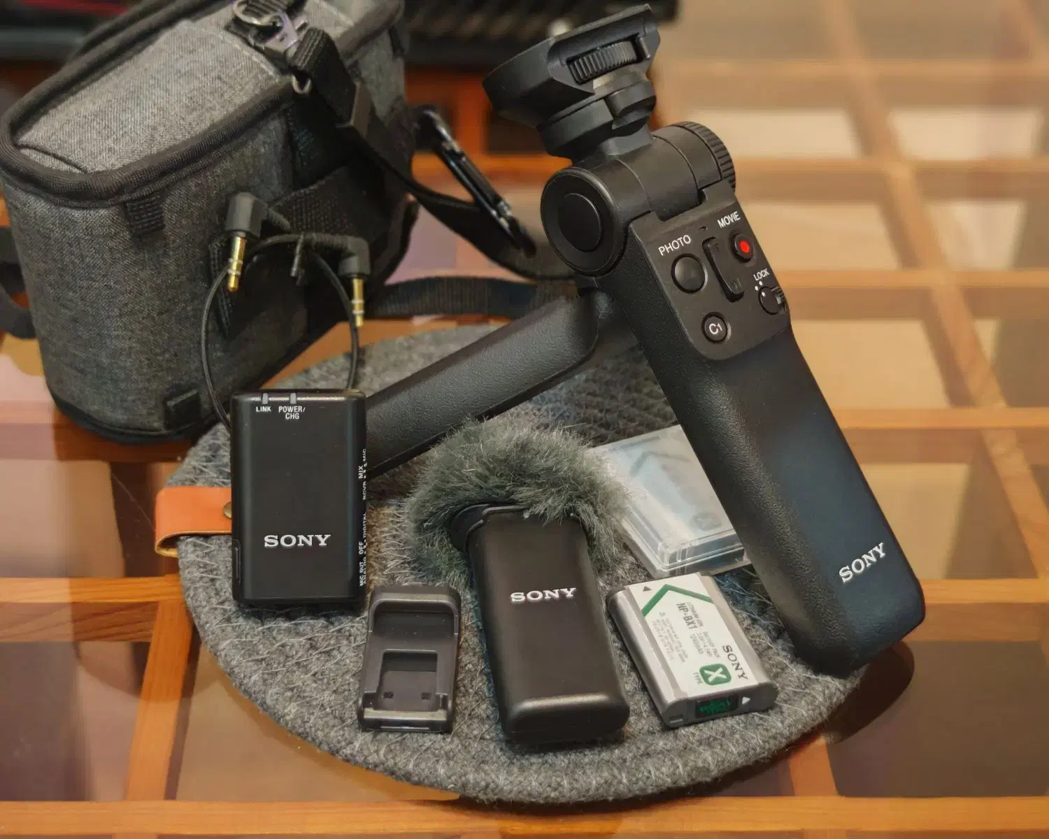 دوربین عکاسی و ولاگری Sony ZV-1 فول پک|دوربین عکاسی و فیلمبرداری|بندر انزلی, کارآموزی|دیوار