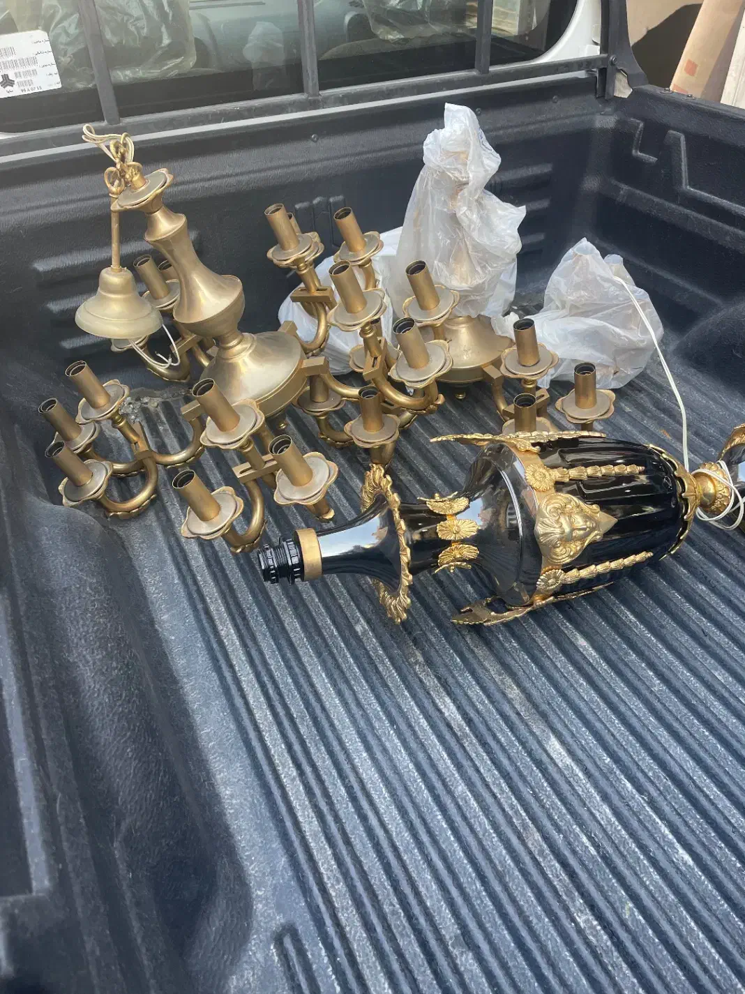 خریدار لوستر فلزی  طلایی برنجی|لوستر و چراغ آویز|تهران, شهرآرا|دیوار