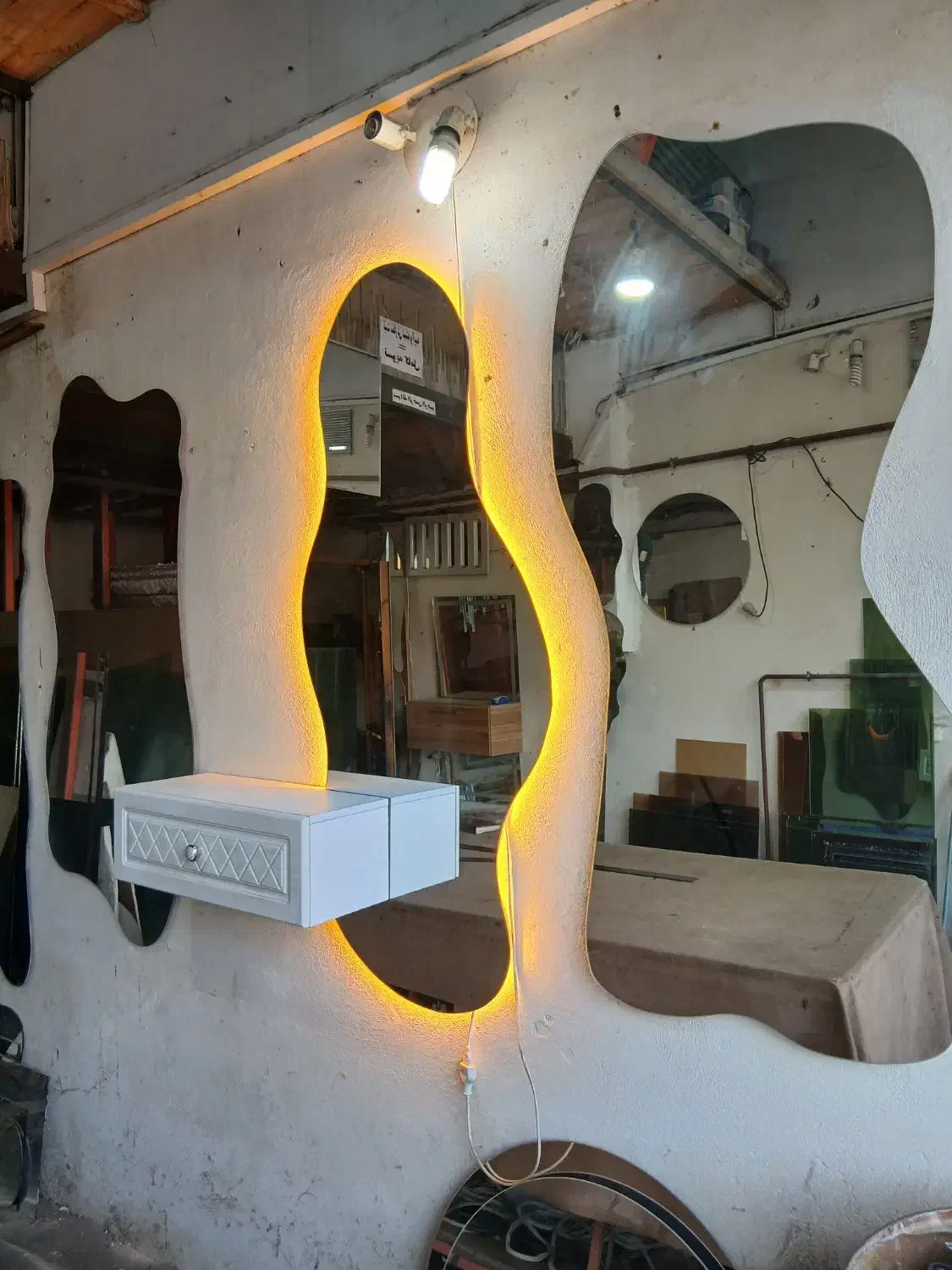 آیینه دفرمه بکلایت باکس کشودار روی آینه|آینه|رشت, بیجارپس|دیوار