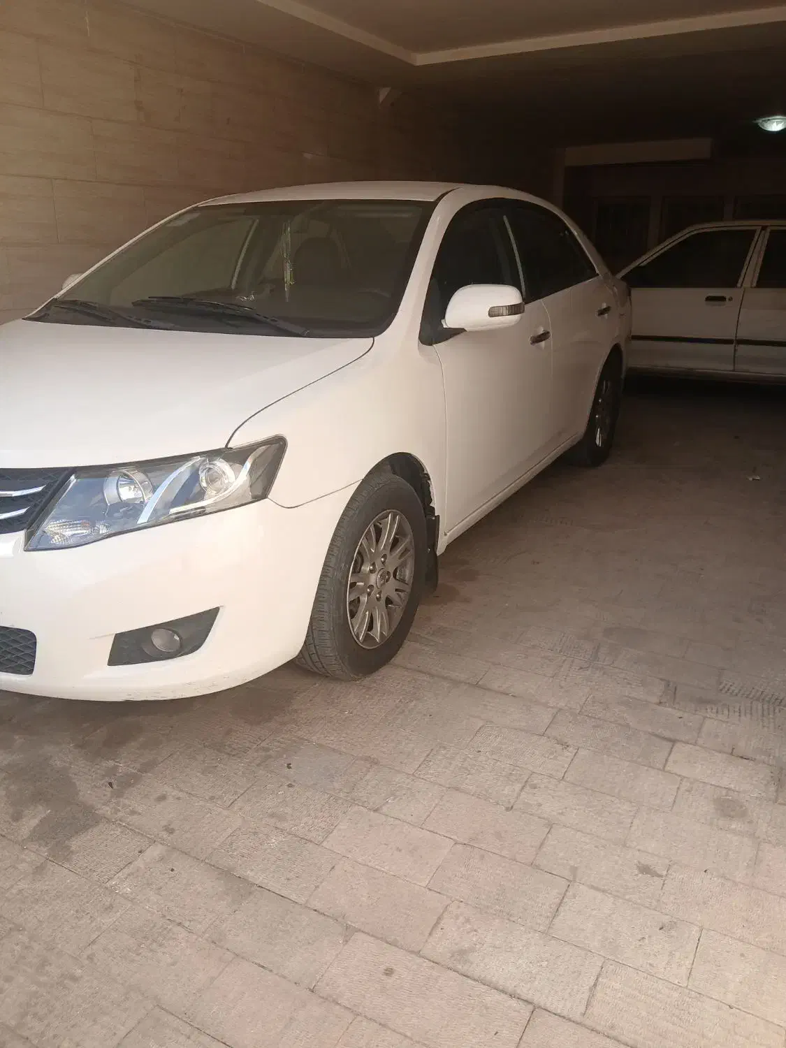 فروش آریو سفید اتومات|خودرو سواری و وانت|بومهن, |دیوار