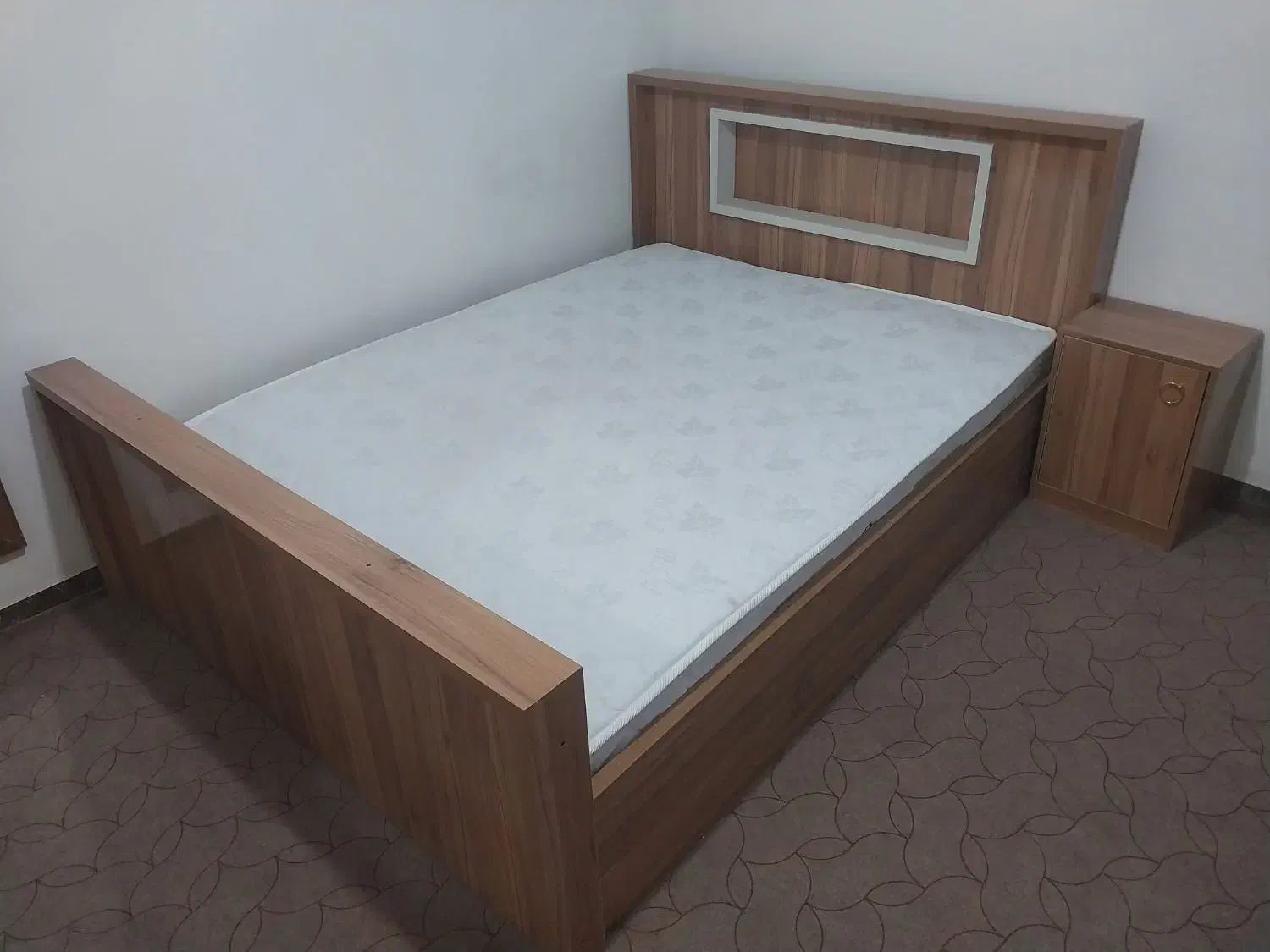 تخت دونفره و یخچال دوقلو|تخت و سرویس خواب|همدان, |دیوار