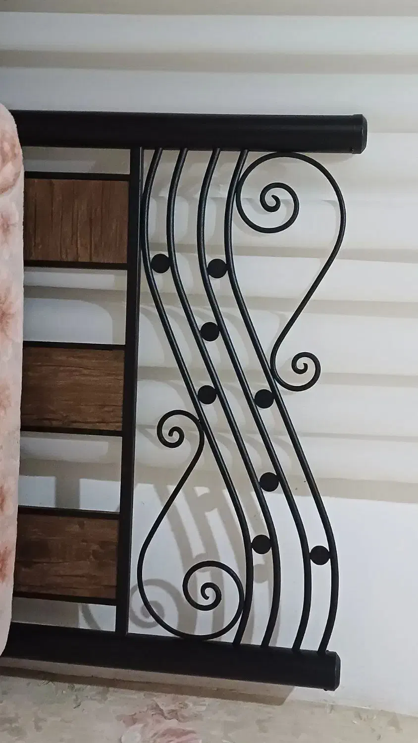 تخت تک نفره با تشک سالم|تخت و سرویس خواب|رشت, شهرک شهید مفتح|دیوار