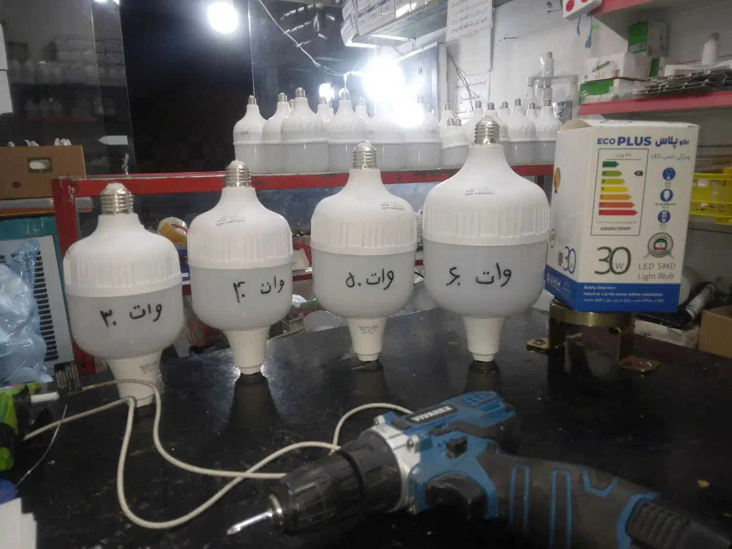 لامپومهتابی و پرژکتور موجود است و تعمیرات|لامپ و چراغ|مشهد, توس (بلوار توس)|دیوار