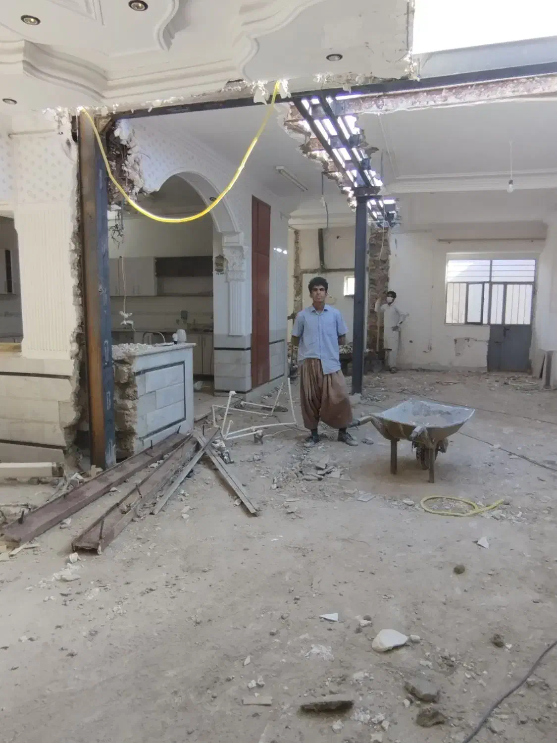 تخریب ساختمان باپیکور جوشکار پل ستون استا بنا|خدمات پیشه و مهارت|زاهدان, |دیوار