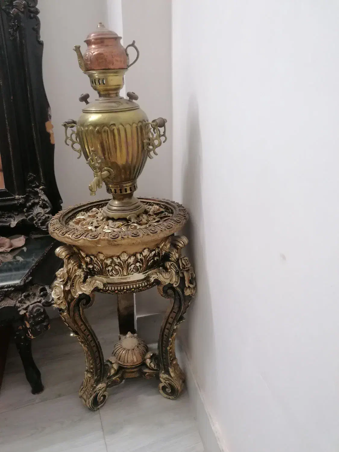 سماور زغالی به همراه میز پلی استیر|کلکسیون اشیاء عتیقه|سبزوار, اسلام آباد|دیوار