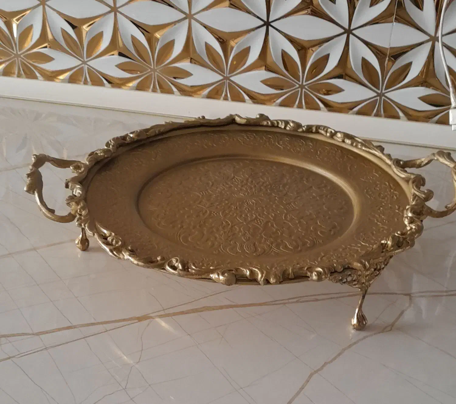 سینی برنز|کلکسیون اشیاء عتیقه|رباطکریم, شترخوار|دیوار