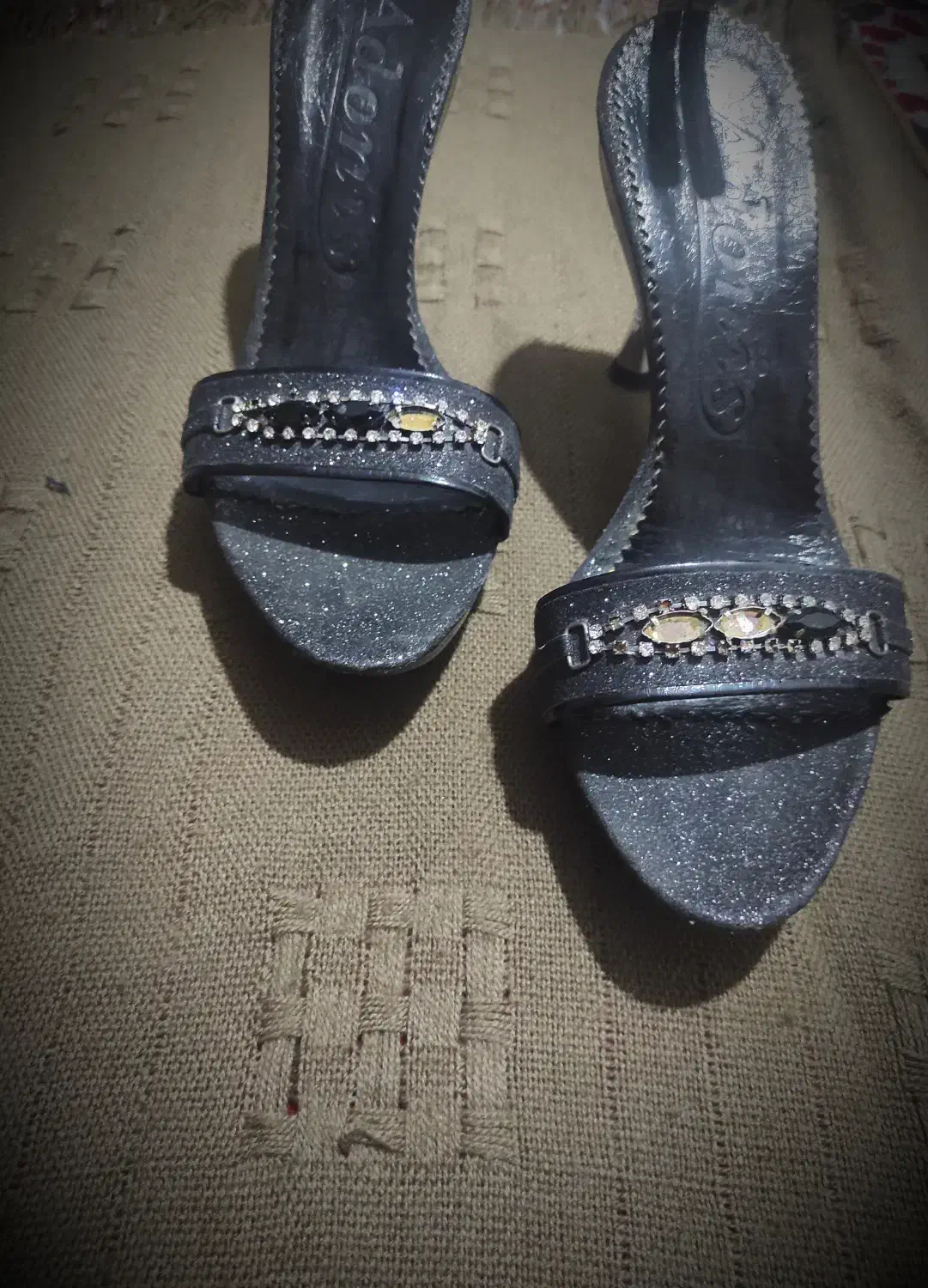 کفش مجلسی|کیف، کفش، کمربند|شیراز, لب آب|دیوار