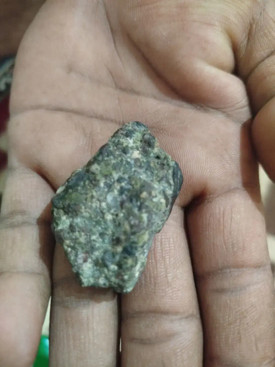 سنگ نمی‌دونم چیه|جواهرات|تربت جام, میان جام|دیوار