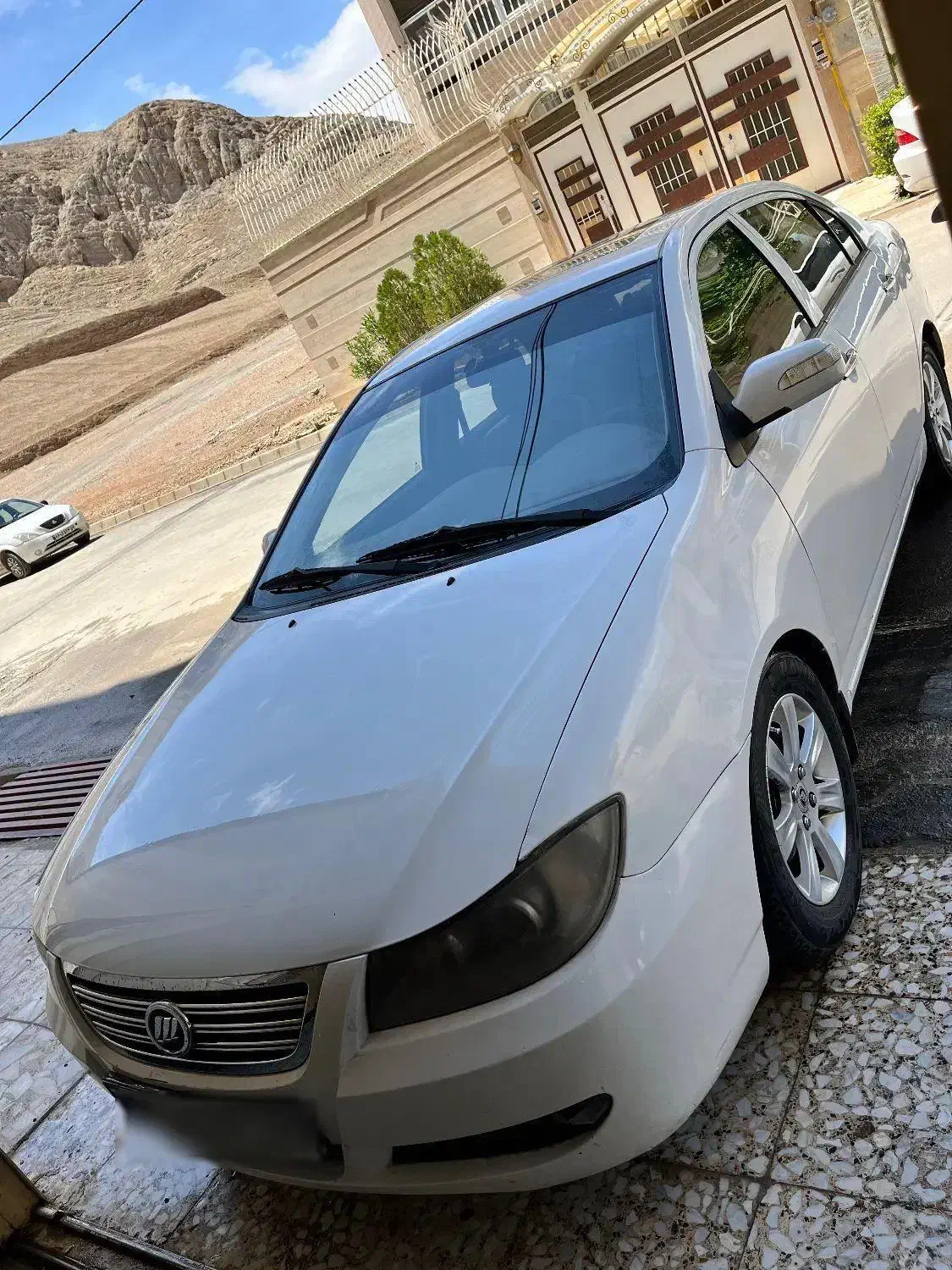 لیفان ۶۲۰ ۱۸۰۰|خودرو سواری و وانت|خمینی‌شهر, |دیوار