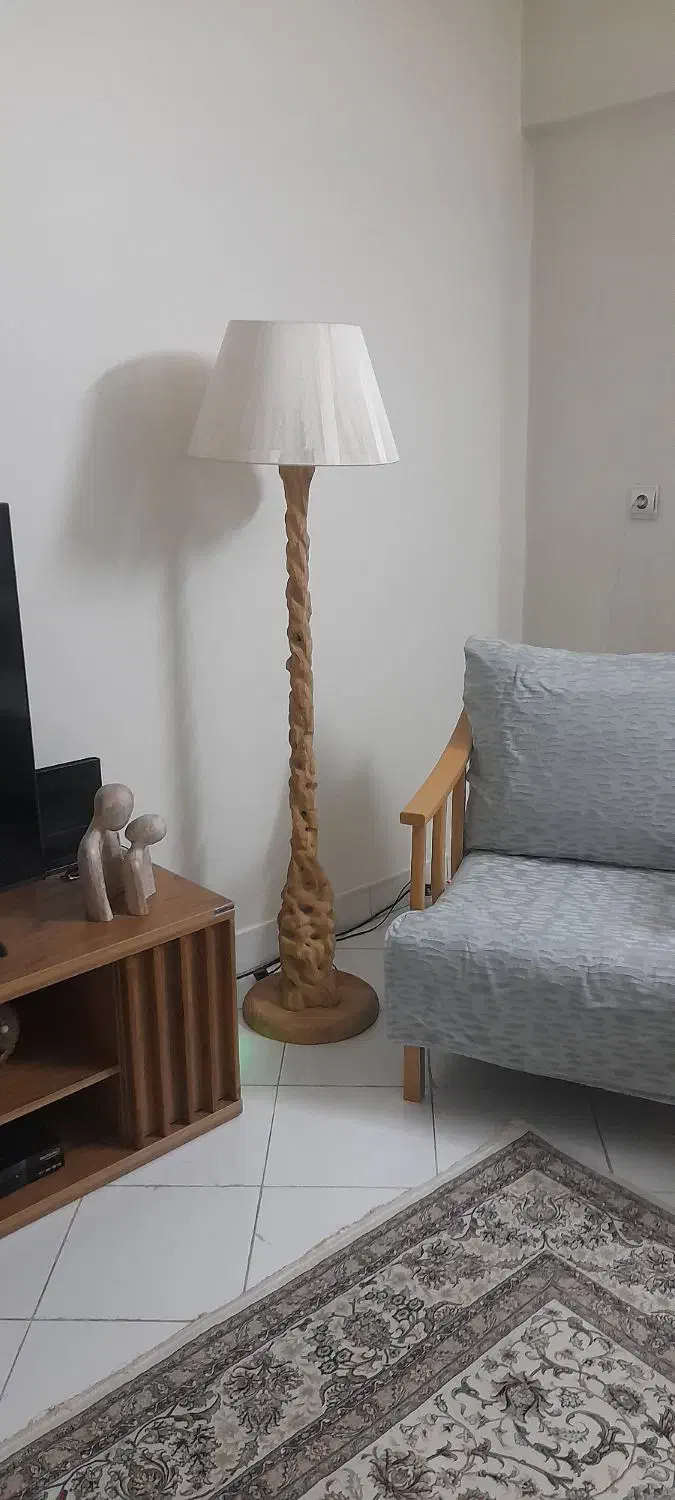 آباژور ایستاده چوب گردو به شرط کارشناس|چراغ خواب و آباژور|تهران, کیانشهر|دیوار