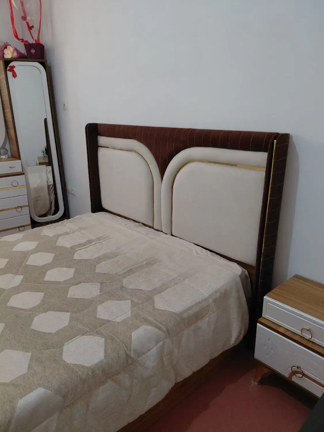 تخت خواب|تشک تختخواب|اقبالیه, |دیوار