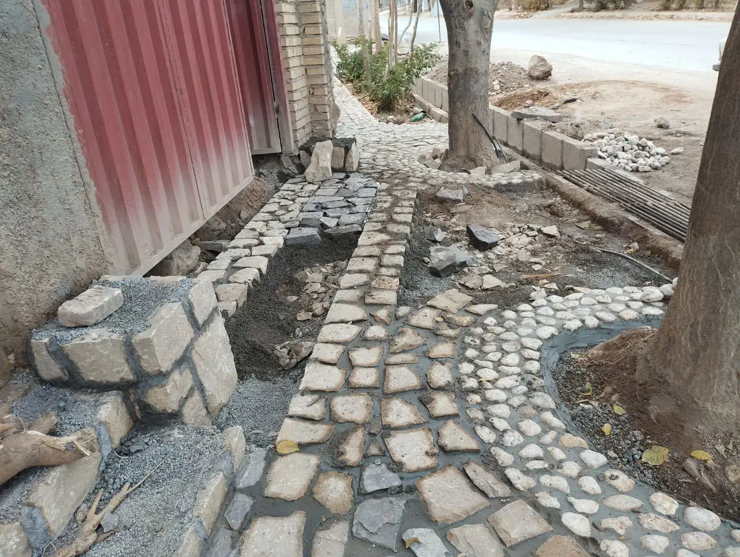 به ی کارگر ساده نیازمندیم|استخدام معماری، عمران و ساختمانی|گالیکش, |دیوار