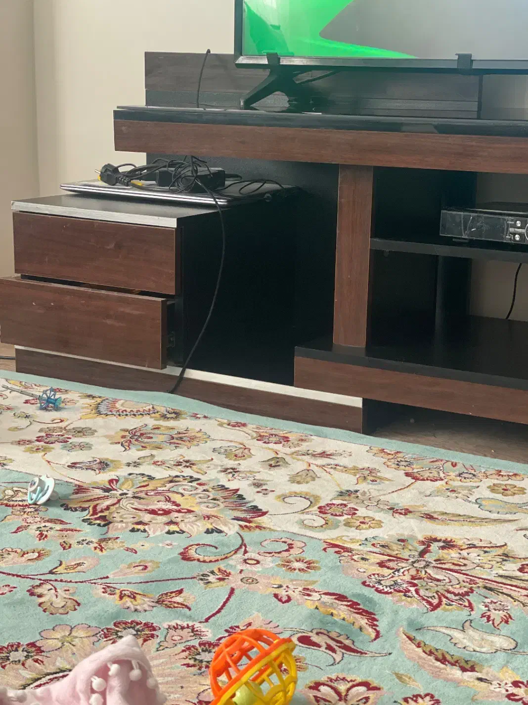 میز تلوزیون سالم پازلی|میز تلویزیون|اندیشه, اندیشه فاز ۴|دیوار