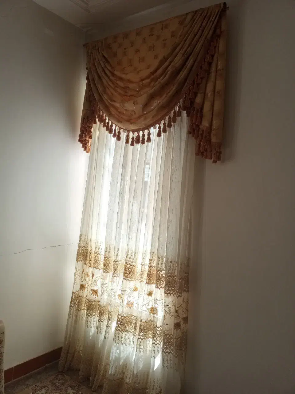 دو عددپرده سالم و نو به همراه والن|پرده، رانر، رومیزی|فامنین, |دیوار