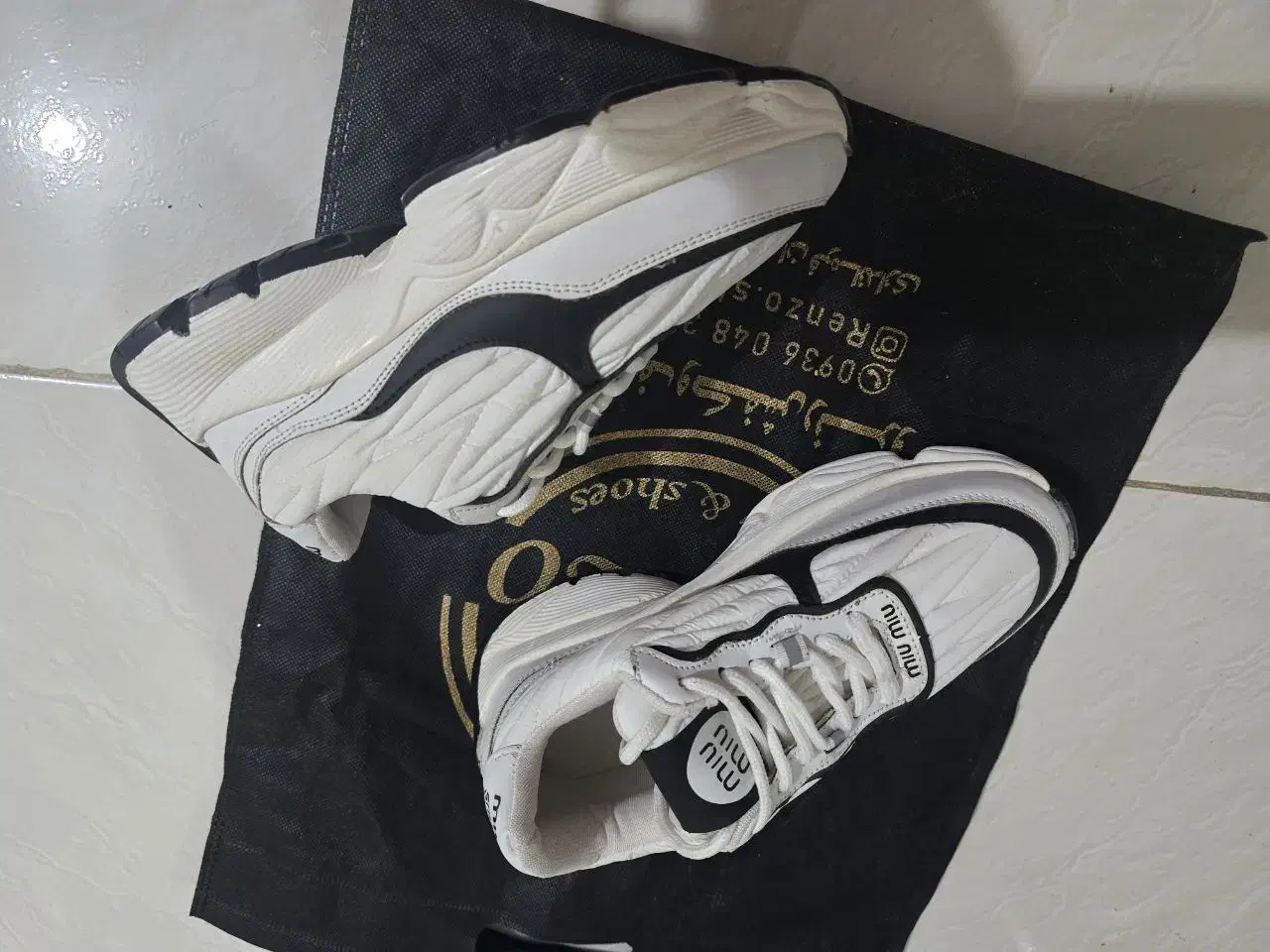 چند جفت کفش|کیف، کفش، کمربند|ایلام, |دیوار