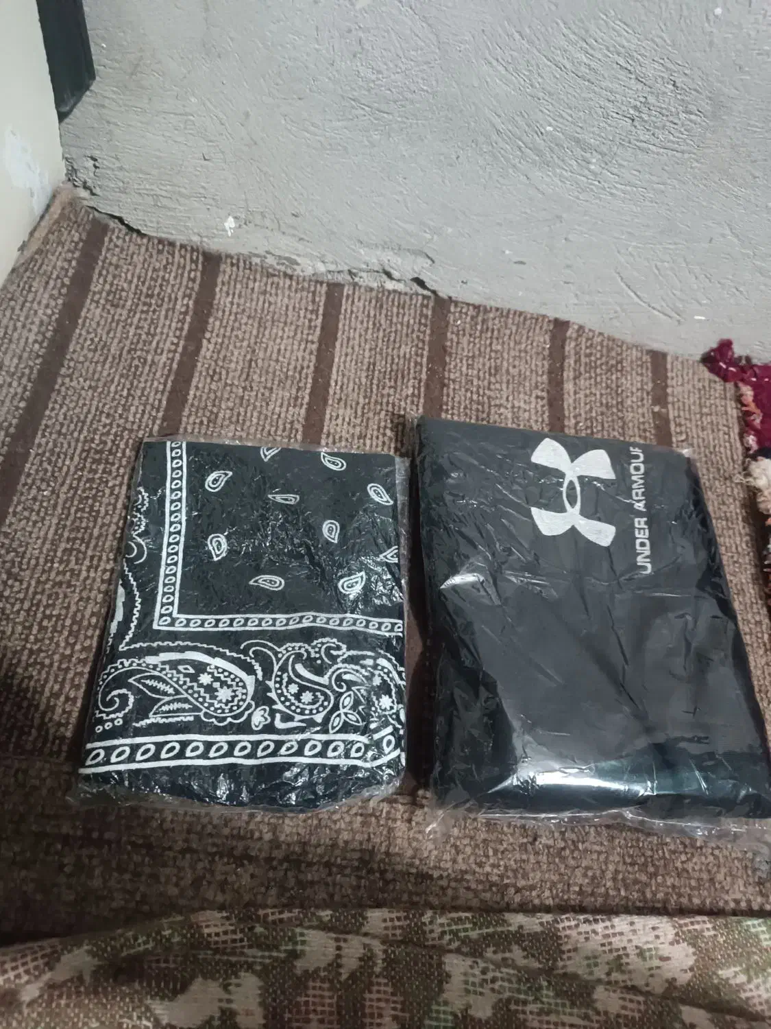 کلاه|لباس|تربت جام, جامی|دیوار