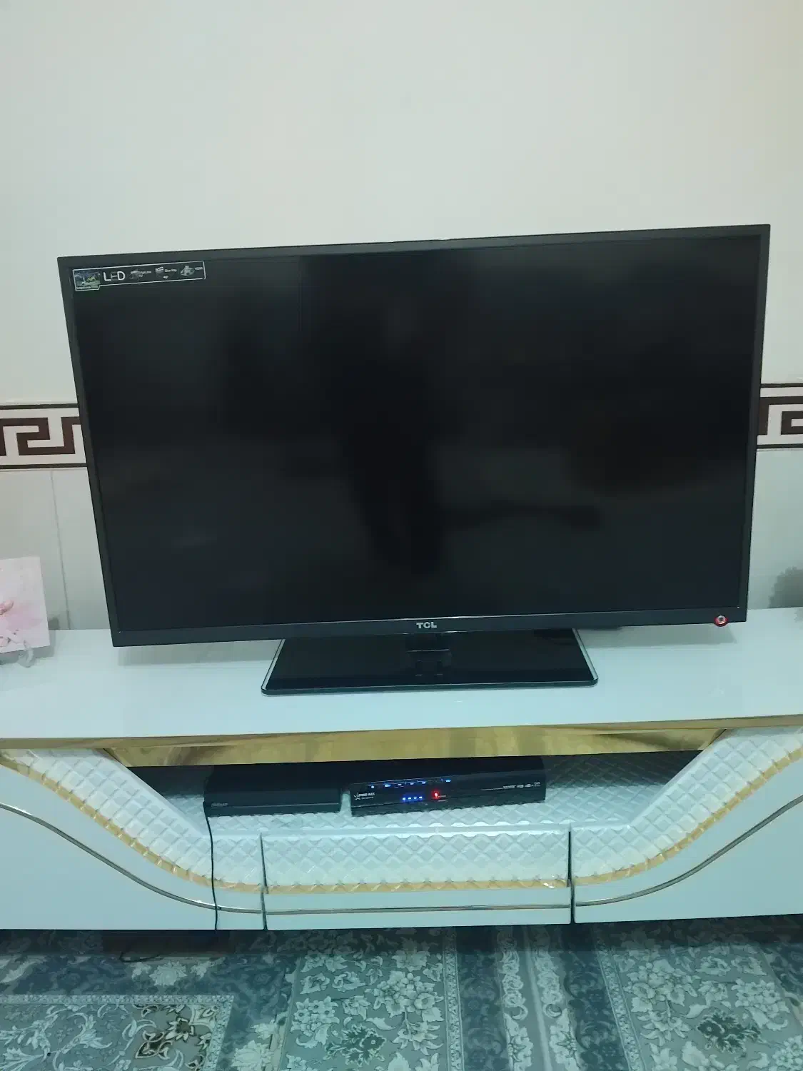 تلوزیون LED برندtcl و رادیو پخش سامسونگ|تلویزیون و پروژکتور|تاکستان, |دیوار