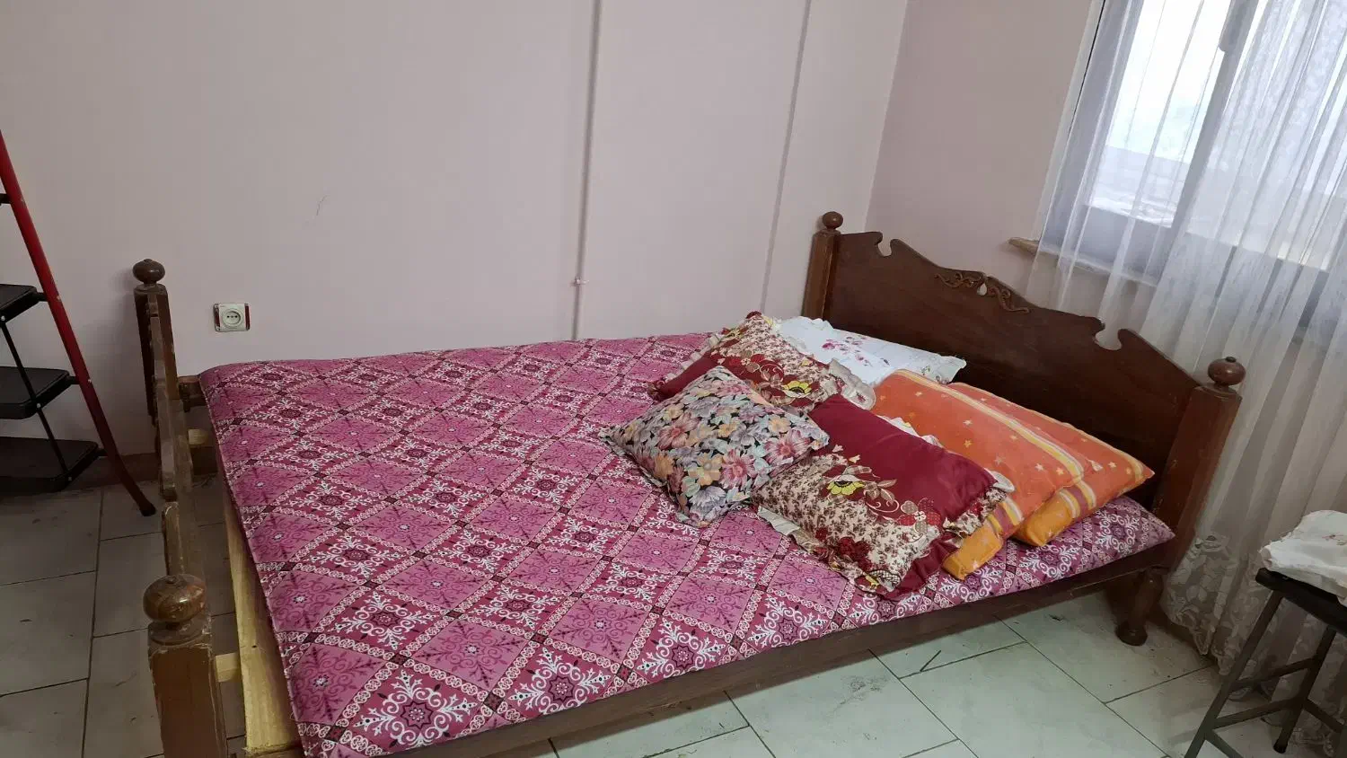 تشک روتختی بالش صندوقچه پشتی|رختخواب، بالش، پتو|رشت, پارک شهر|دیوار