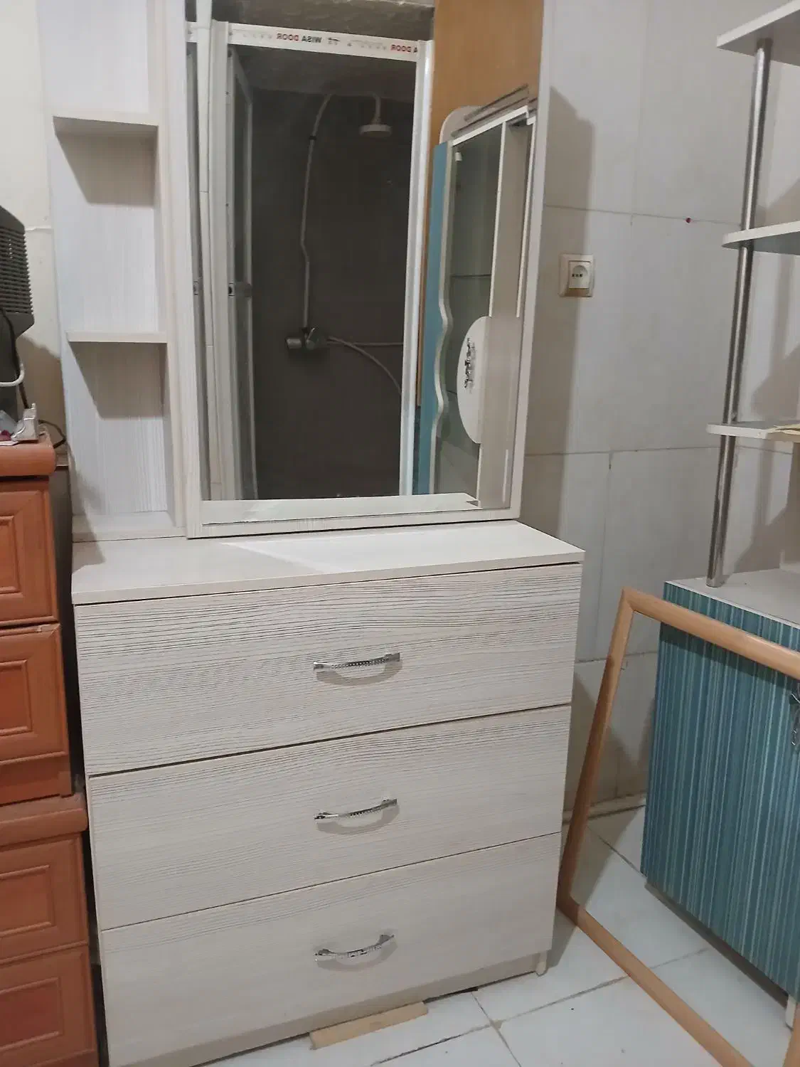 دراور و کمد|جاکفشی، کمد، دراور|ابریشم, |دیوار