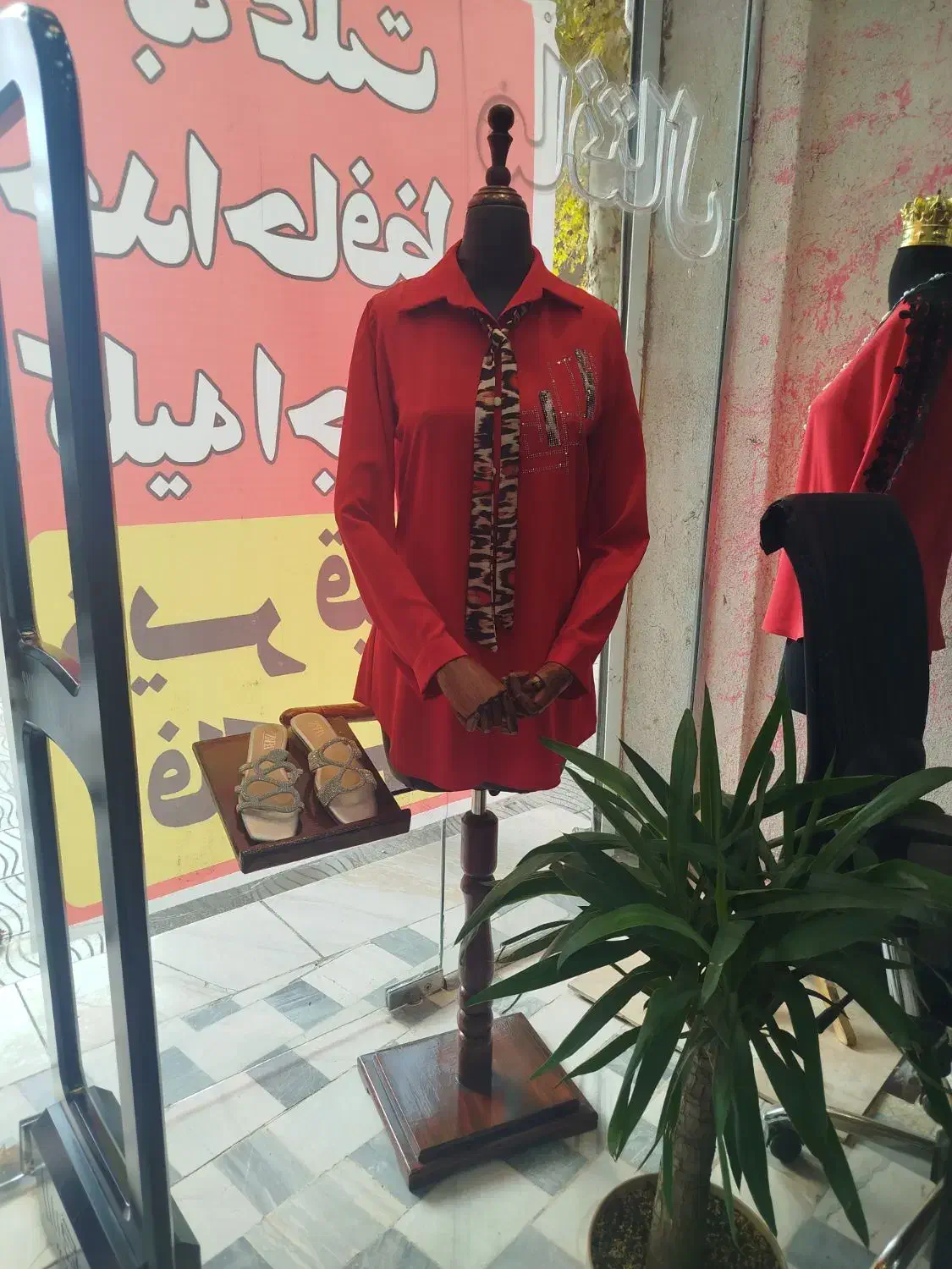 دکور مغازه بوتیک،اهن پیش ساخته.مانکن،پیشخوان|فروشگاه و مغازه|شاهرود, |دیوار