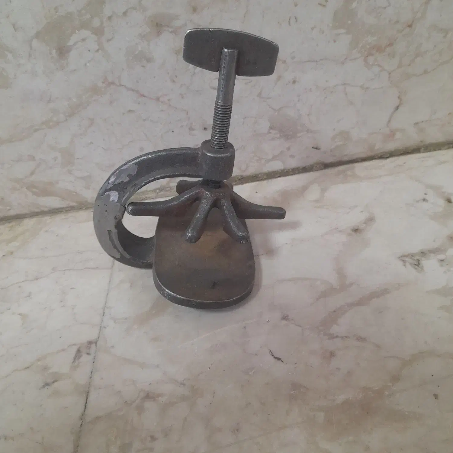 آنتیک ترین ابزار آپاراتی. و آرایشی|کلکسیون اشیاء عتیقه|معصومیه, |دیوار