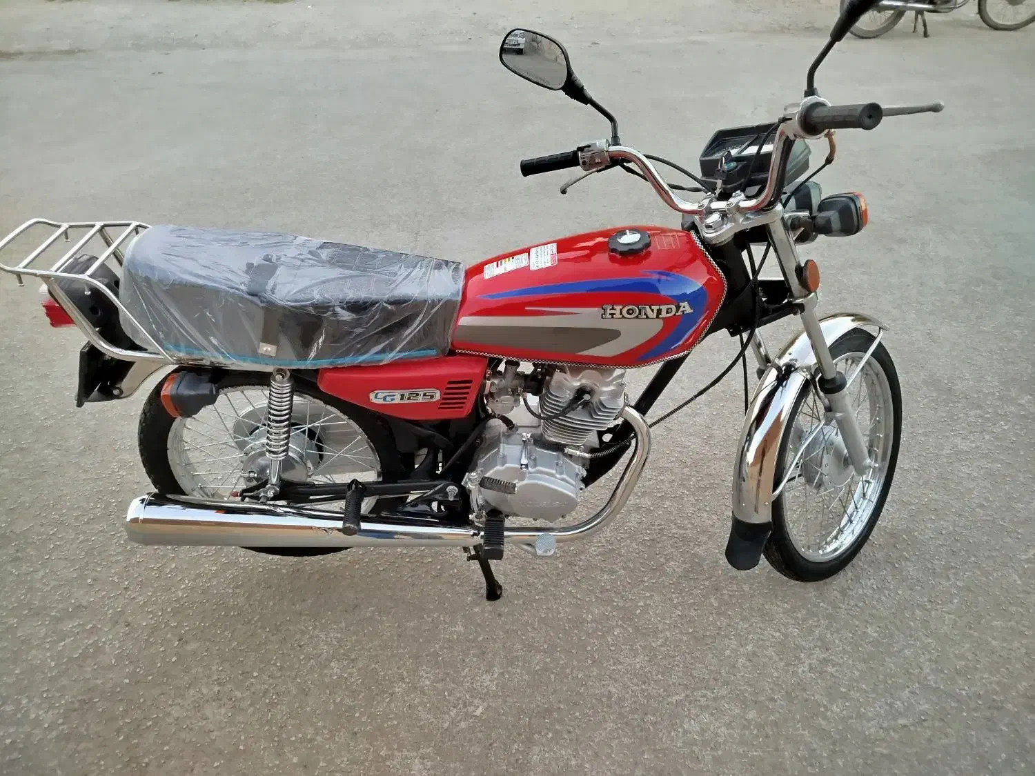 موتور توریست 125 پلاک قدیم سنددار|موتورسیکلت|فامنین, |دیوار