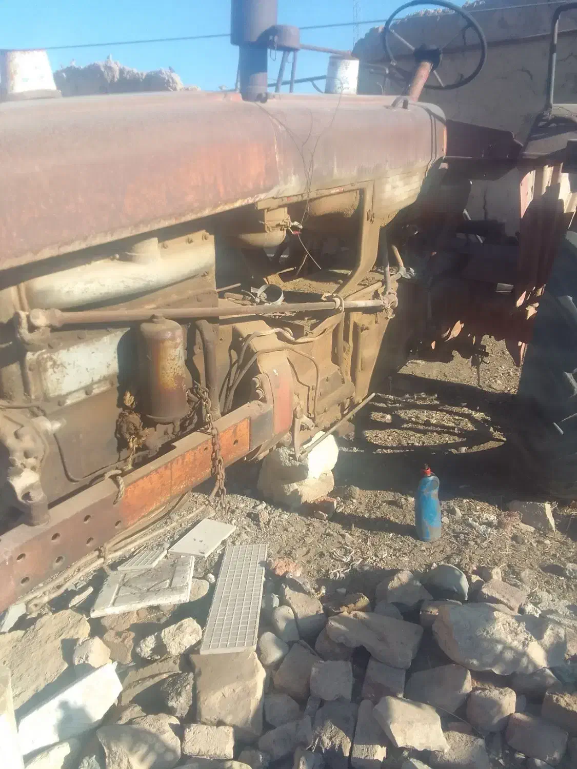 تراکتور رومانی قرمز رنگ مدل ۶۲|خودرو سنگین|نمین, |دیوار