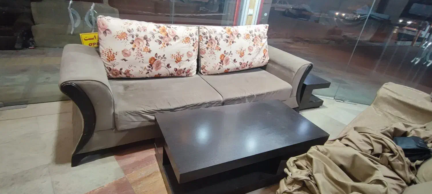 مبل 8نفره سالم به همراه کاور وعسلی سالم|مبلمان خانگی و میز عسلی|قم, بنیاد|دیوار