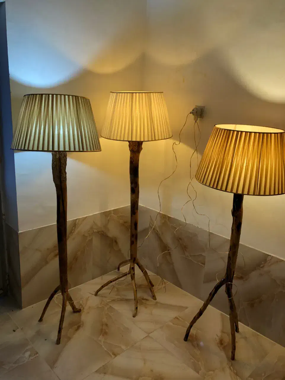 اباژور ایستاده کنار سالونی|چراغ خواب و آباژور|ارومیه, |دیوار