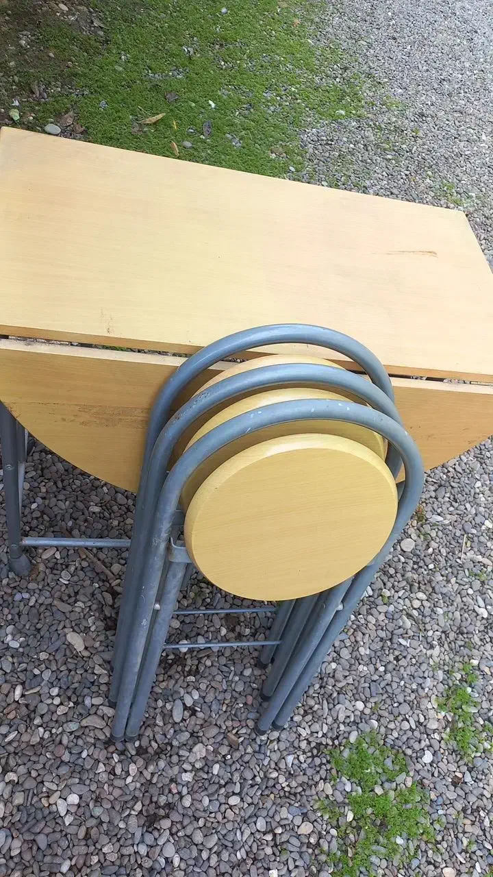 میز و صندلی تاشو و کم جا|میز و صندلی غذاخوری|رشت, حومه رشت|دیوار