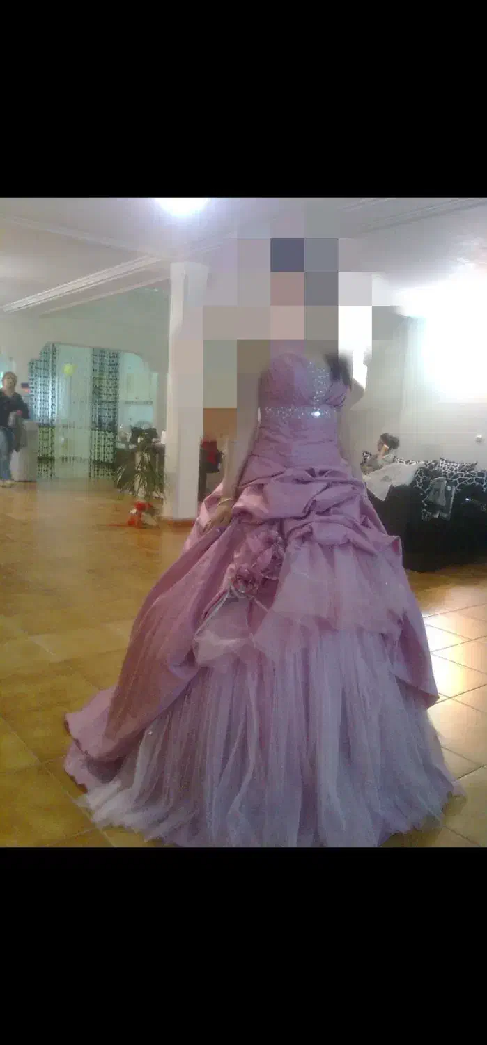 لباس نامزدی|لباس|بافق, |دیوار