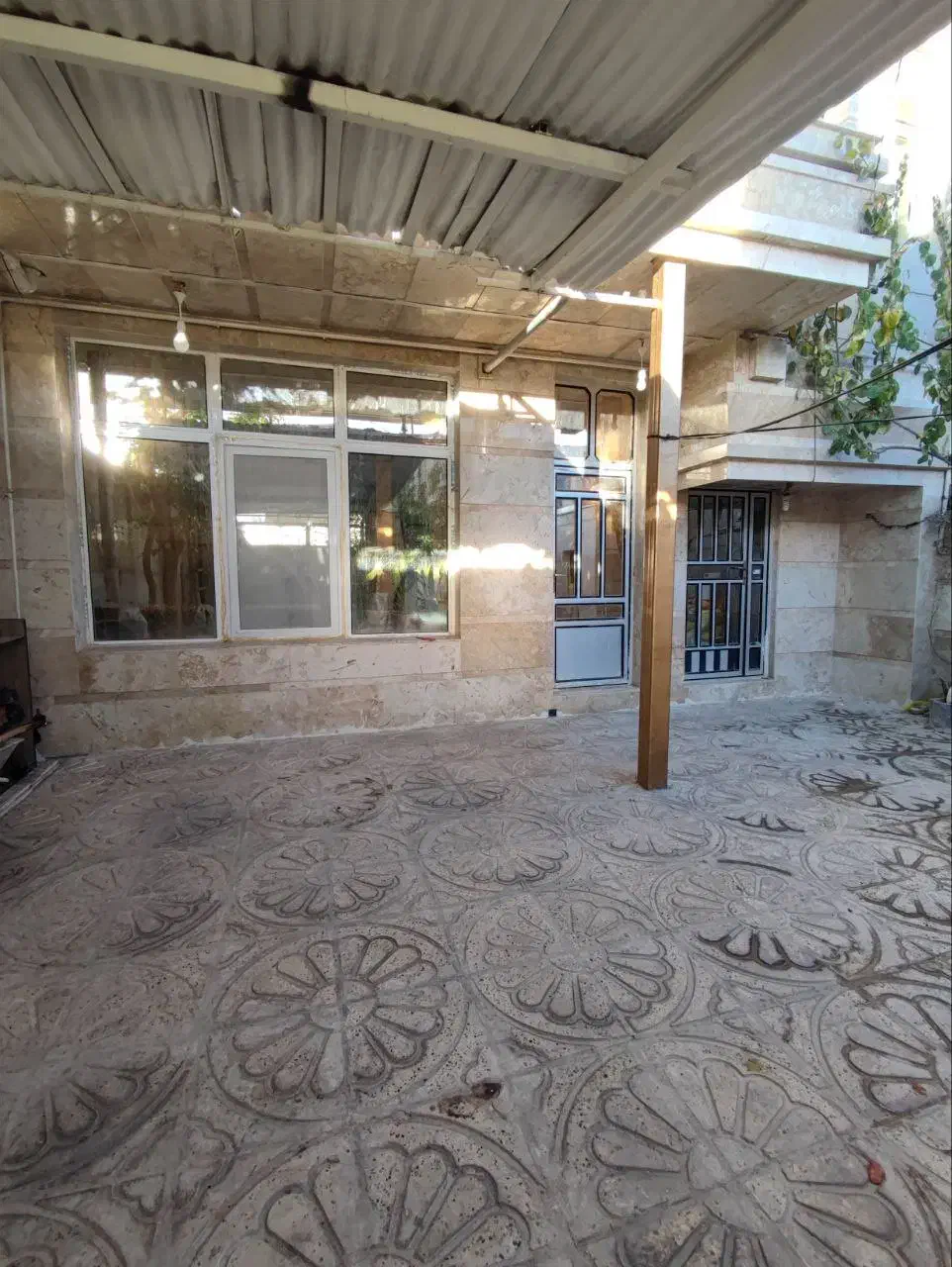 فروش فوری ویلایی دو طبقه هفتصددستگاه|فروش خانه و ویلا|اسلامآباد غرب, |دیوار