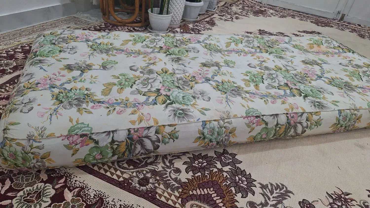 تشک|تشک تختخواب|سلمان‌شهر, |دیوار