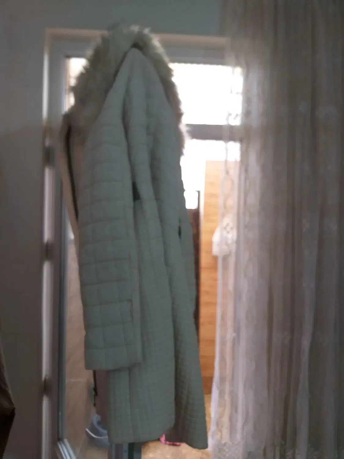 کاپشن|لباس|چهارباغ, |دیوار