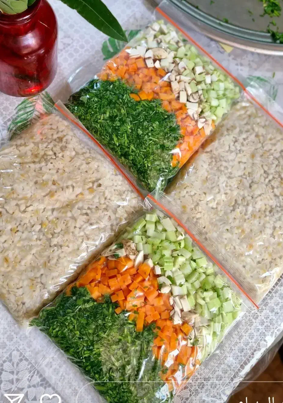 نیروی نظافت و کمک آشپزخانه خانم|استخدام خدمات فروشگاه و رستوران|تهران, گلستان (شهرک راه آهن)|دیوار