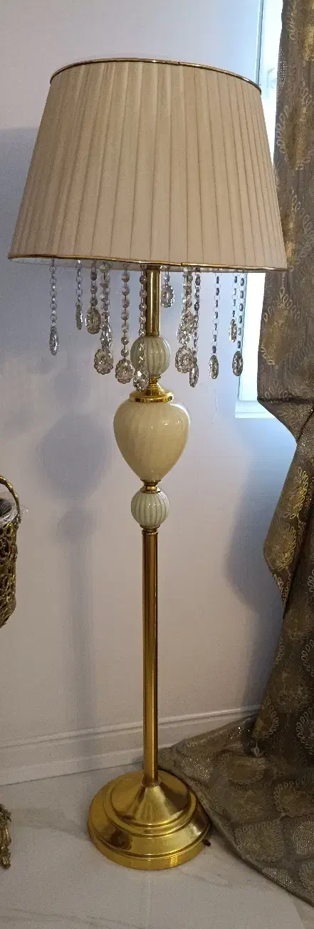 آباژور شیک سالم فروش وسایل به علت تغییر دیزاین|چراغ خواب و آباژور|ورامین, شهرک ولیعصر|دیوار