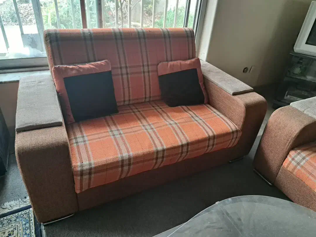 مبل ۷ نفره بسیار سالم و تمیز همراه میز|مبلمان خانگی و میز عسلی|رودسر, |دیوار