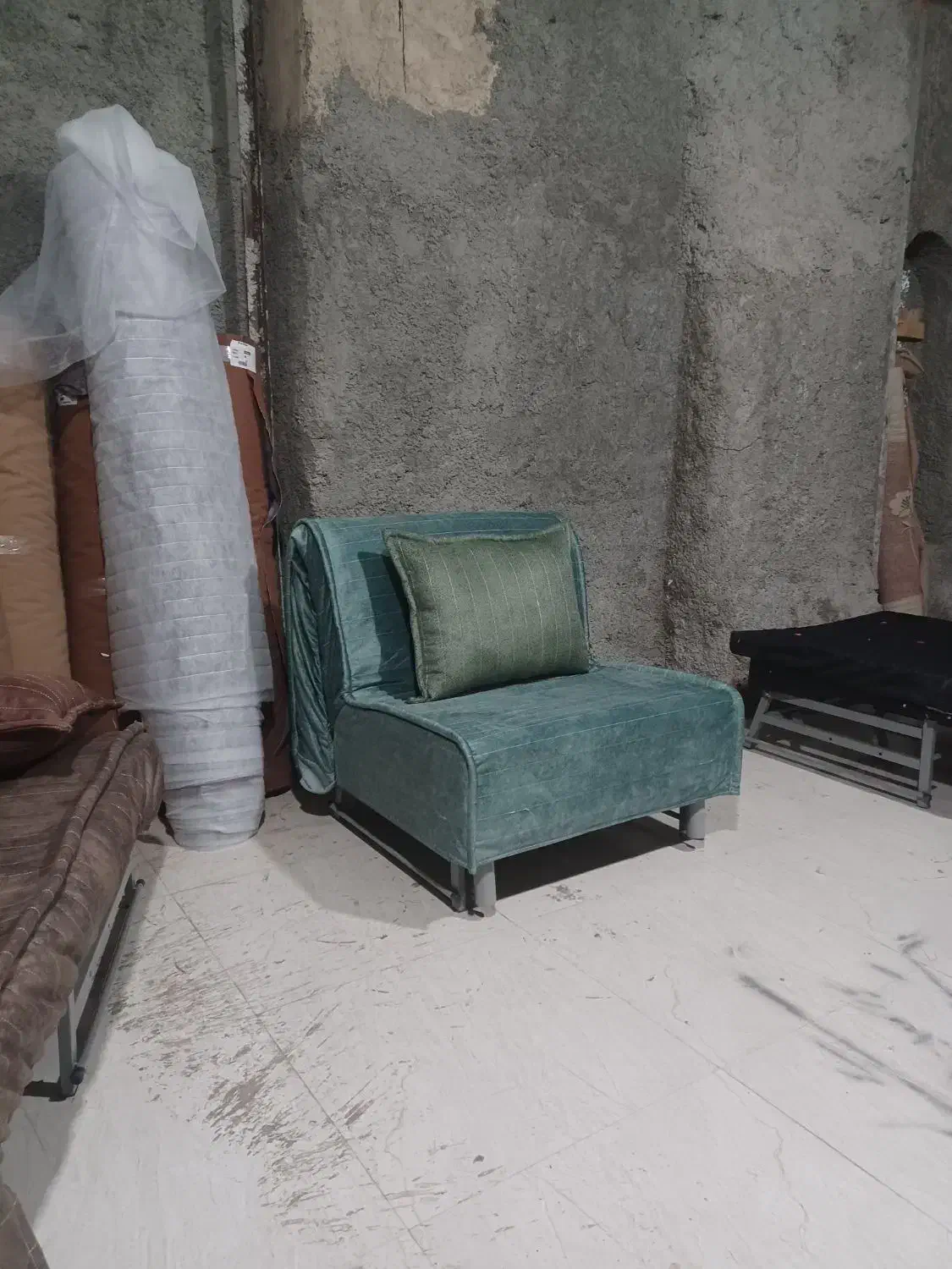 مبل تمام فلز تخت شو عرض ۱۰۵سانت|مبلمان خانگی و میز عسلی|تهران, یافتآباد|دیوار